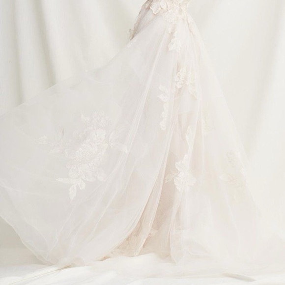 Willoby Harmony Wedding Dress - Picture 4 of 7